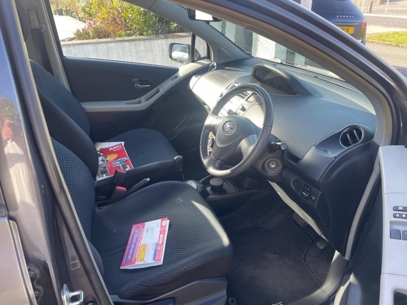TOYOTA YARIS