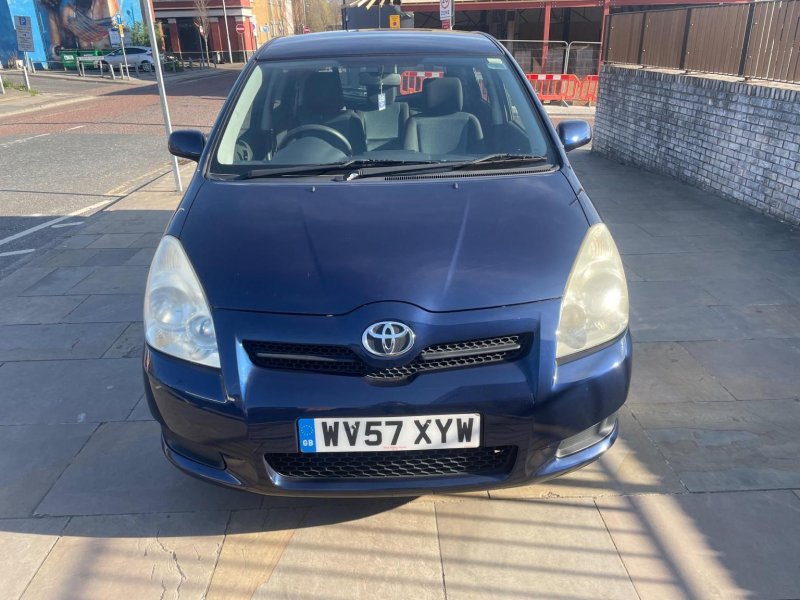 TOYOTA COROLLA VERSO