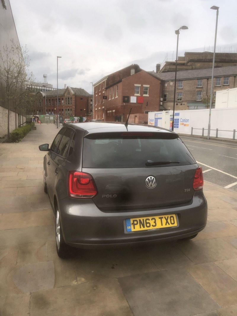 VOLKSWAGEN POLO