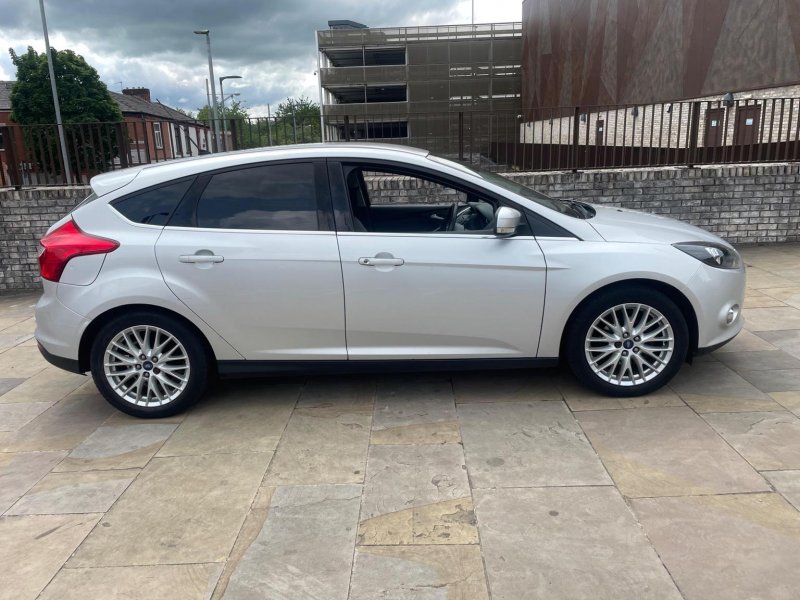 View FORD FOCUS 1.6 Zetec Powershift Euro 5 5dr