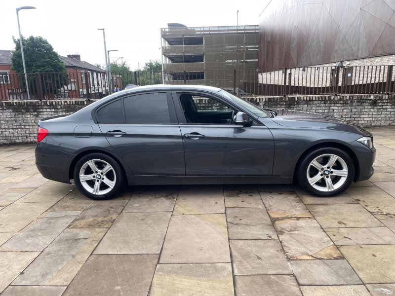 View BMW 3 SERIES 2.0 325d BluePerformance SE Auto Euro 6 (s/s) 4dr