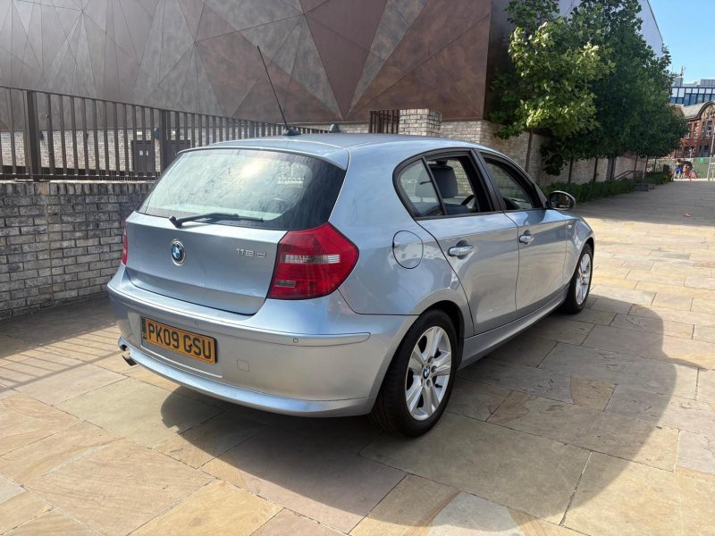View BMW 1 SERIES 2.0 118d SE Euro 5 5dr