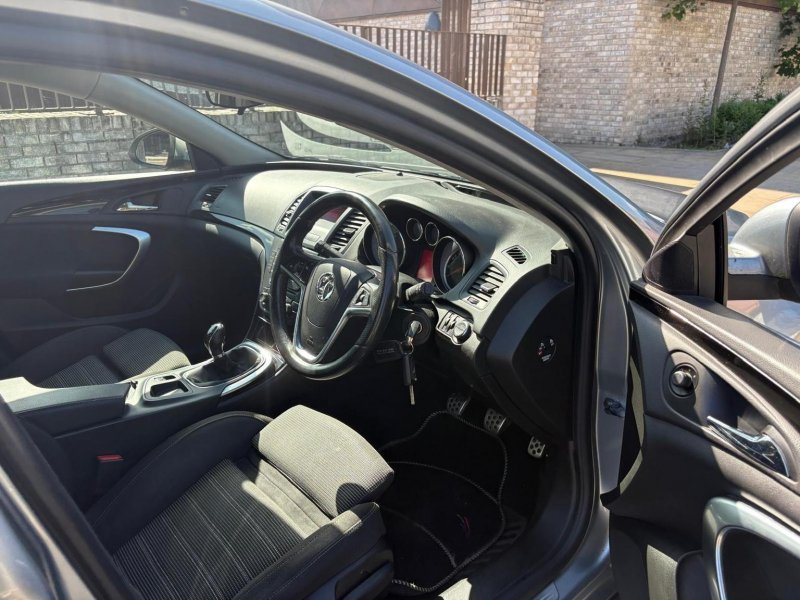 VAUXHALL INSIGNIA