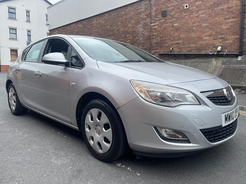 View VAUXHALL ASTRA 1.6 16v Exclusiv Euro 5 5dr