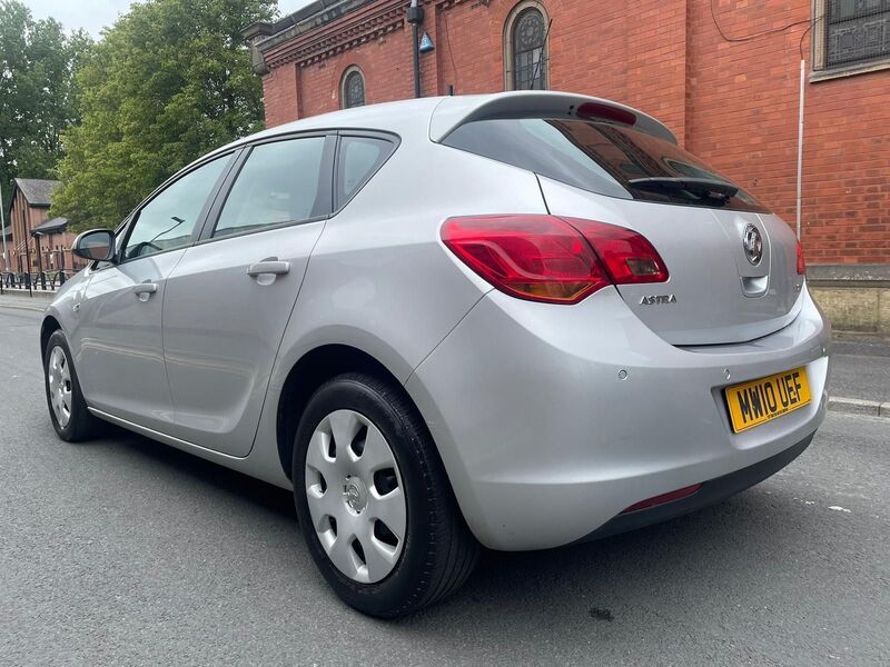 View VAUXHALL ASTRA 1.6 16v Exclusiv Euro 5 5dr